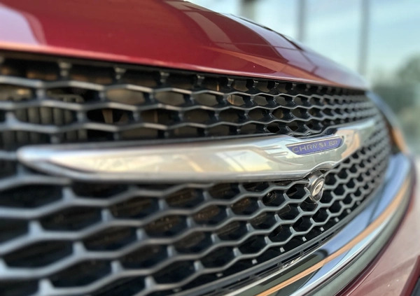 Chrysler Pacifica cena 114999 przebieg: 236900, rok produkcji 2017 z Warszawa małe 704